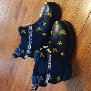 WOMENS NEW BLACK BOOTS WITH GOLD SIZE 6.5